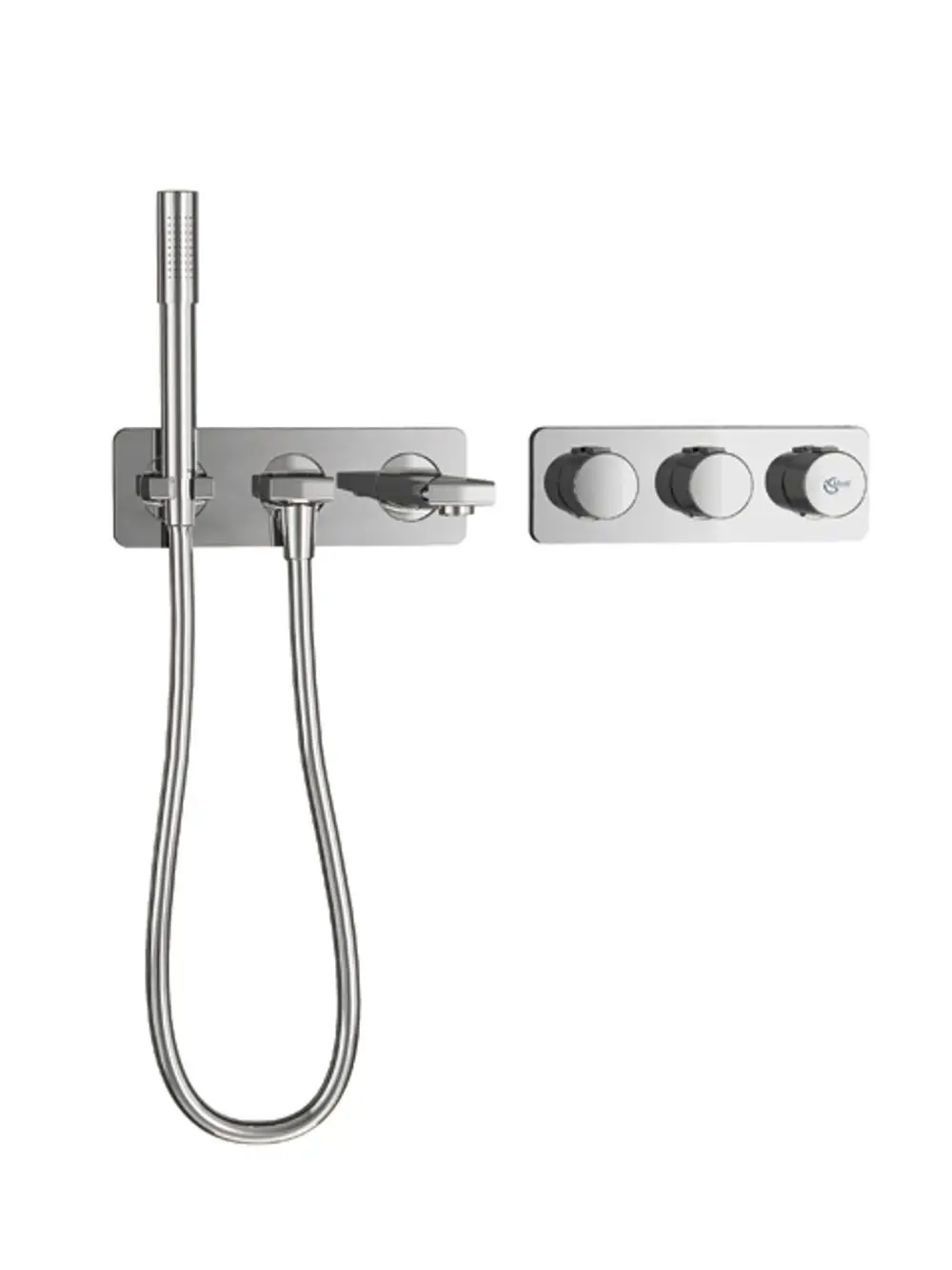 Chromene Wandarmatur von Ideal Standard mit Handbrause und Steuerungselementen auf einer montierten Platte.